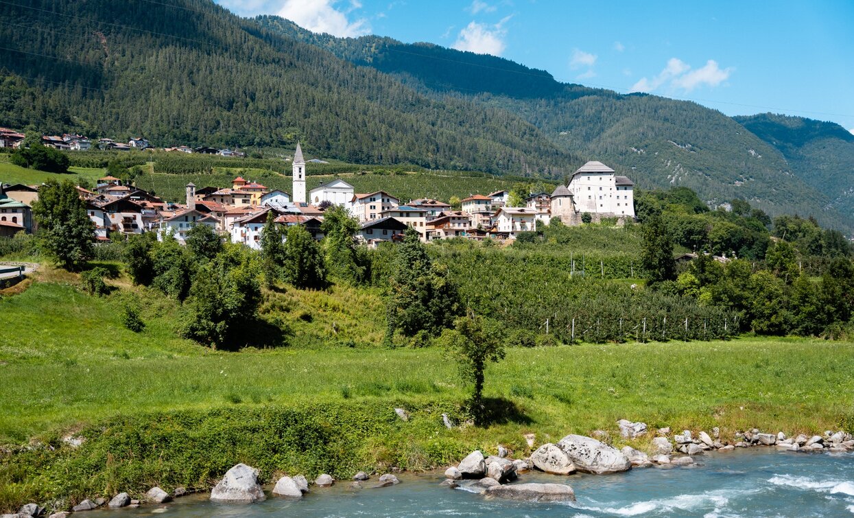 Caldes und seine Burg | © Nicola Cagol , APT - Valli di Sole, Peio e Rabbi