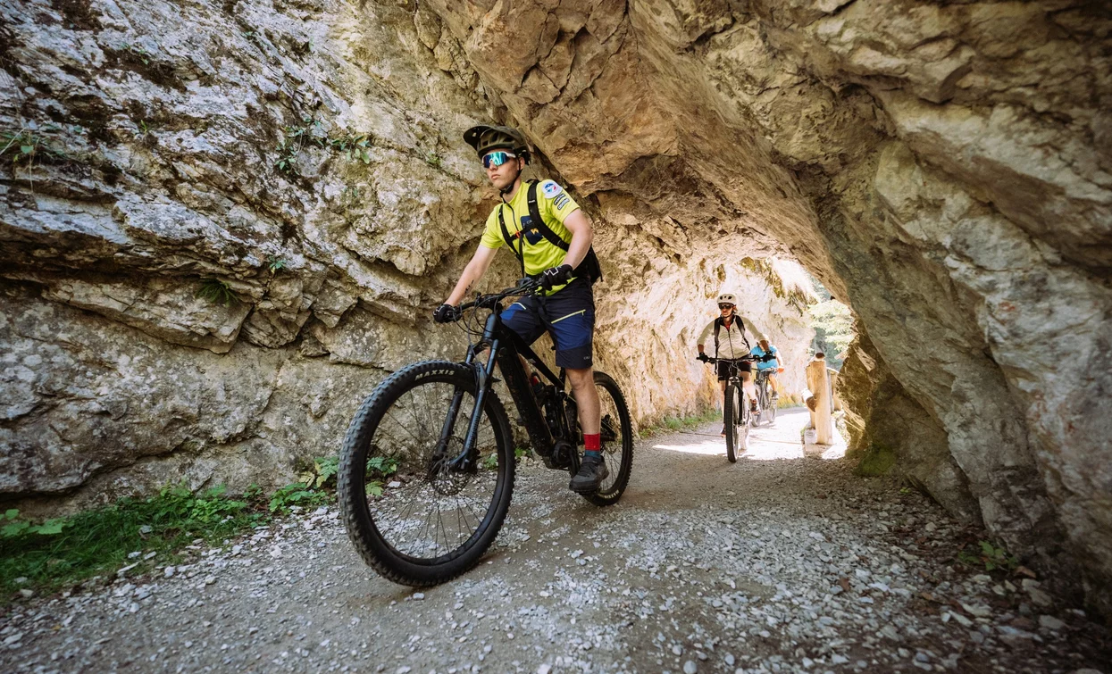 The tunnel in the rock in Val Meledrio | © Foto Giacomo Podetti, APT Valli di Sole, Peio e Rabbi