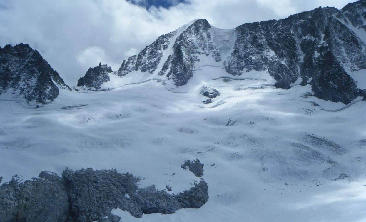 Lake Denza and Presanella hanging glacier | © Ph Guide Alpine Val di Sole, APT Valli di Sole, Peio e Rabbi