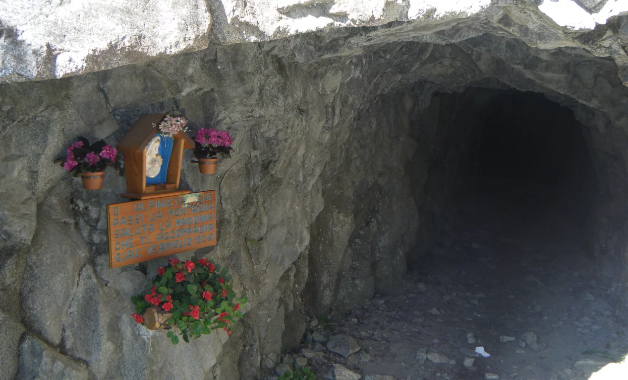 Lake Denza and Presanella glacier | © Ph Guide Alpine Val di Sole, APT Valli di Sole, Peio e Rabbi