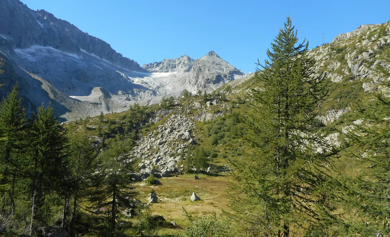 Lake Denza and Presanella glacier | © Ph Guide Alpine Val di Sole, APT Valli di Sole, Peio e Rabbi
