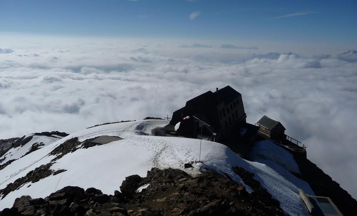 Monte Vioz and Punta Linke | © Ph Rifugio Vioz Mantova, APT Valli di Sole, Peio e Rabbi