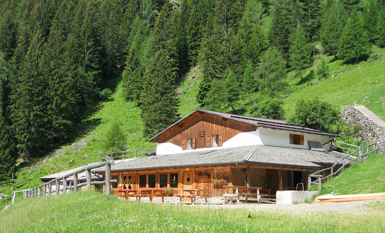 Roter Gipfel Saènt | © Ph Malga Stablasolo, APT Valli di Sole, Peio e Rabbi