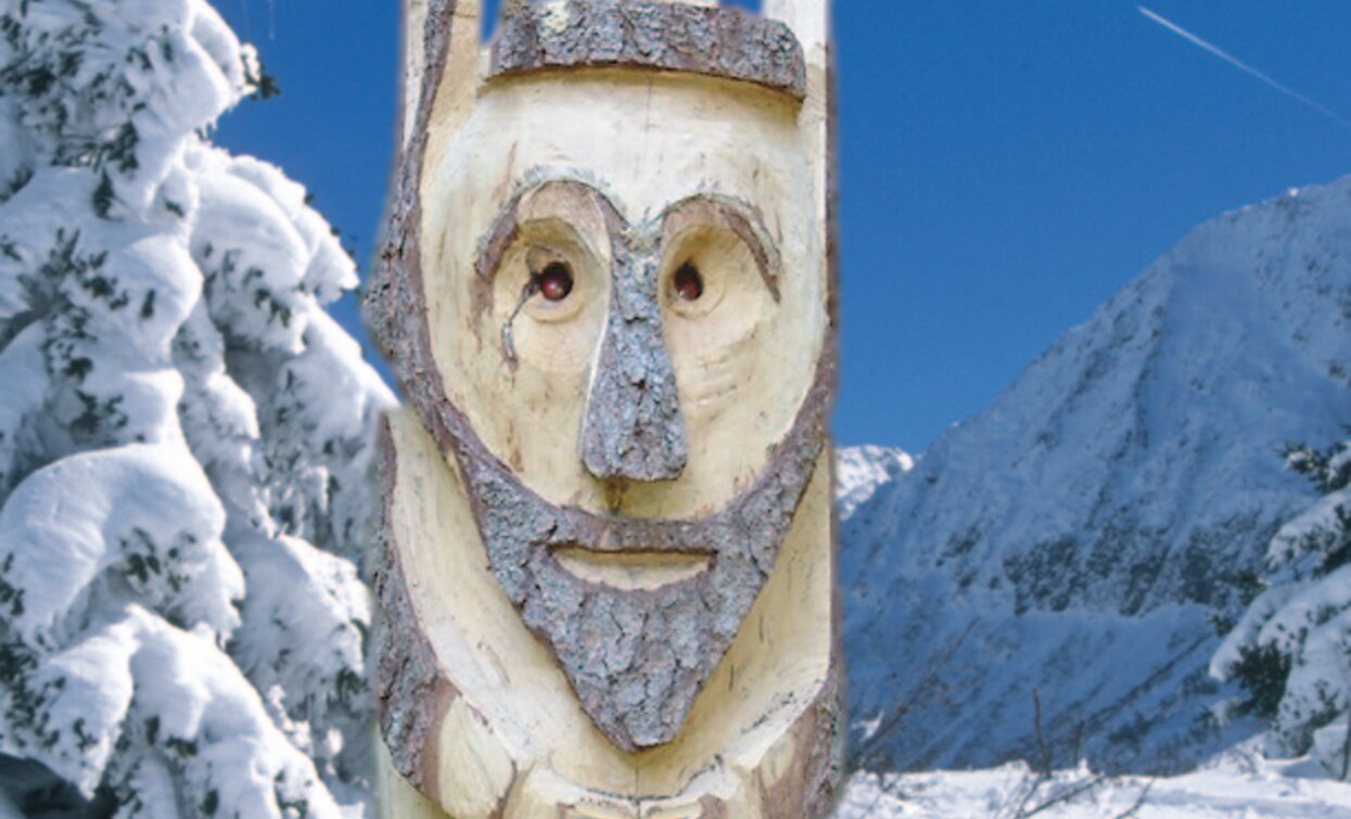 Statue in legno lungo il sentiero degli Gnomi | © Sconosciuto