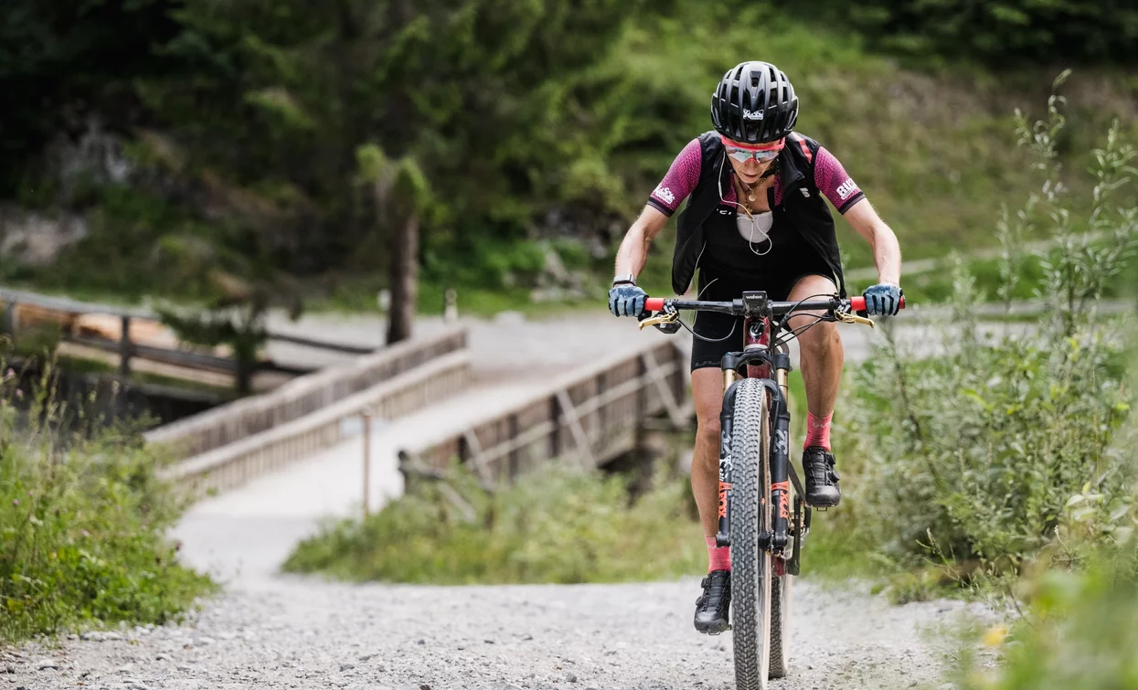 Uphill, on the dirt road of Val Meledrio | © Foto Giacomo Podetti, APT Valli di Sole, Peio e Rabbi