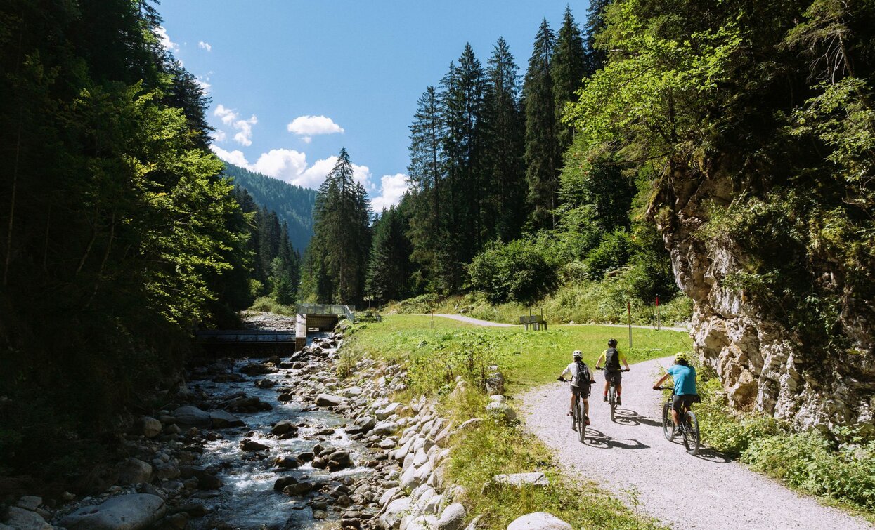 Trek & Bike ai piedi delle Dolomiti di Brenta | © Archivio APT Val di Sole