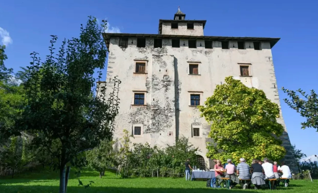 WOW experience autunno-Visita e castagnata a Castel Nanno | © Archivio APT Val di Non