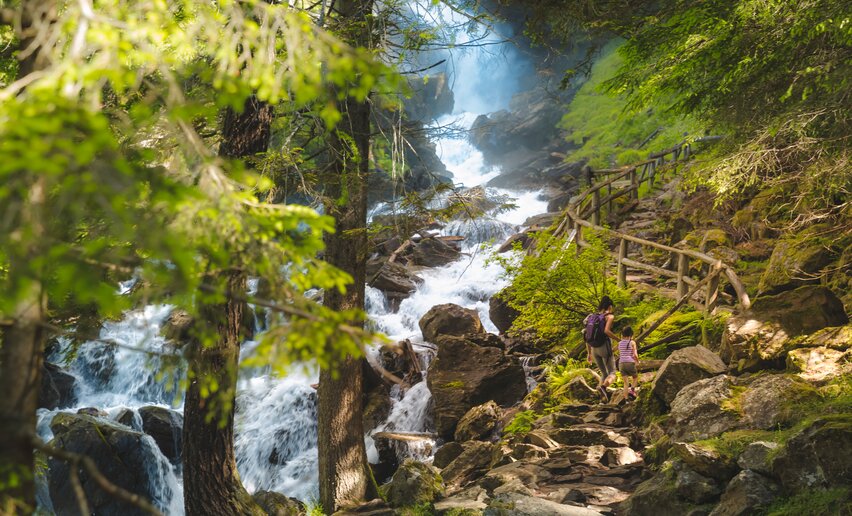 Verso le Cascate di Saent in Val di Rabbi | © Archivio APT Val di Sole - Ph Visual Stories