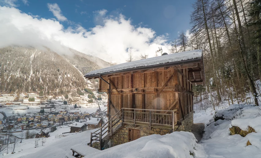 Maso innevato in Val di Rabbi | © Archivio APT Val di Sole - Ph Caspar Diederik