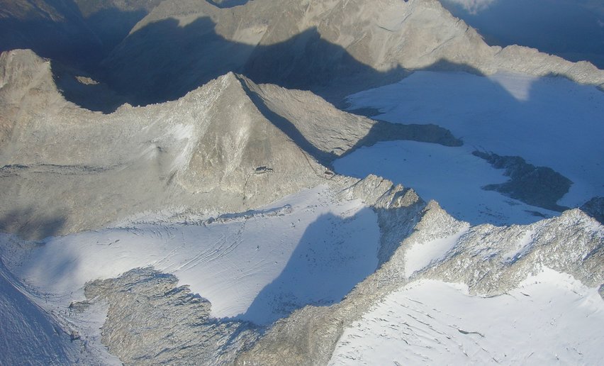 Lobbia Alta con Rifugio Le Lobbie nelle Dolomiti di Brenta | © Archivio Parco Naturale Adamello Brenta