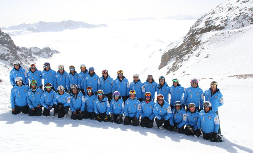 Team della Scuola Italiana Sci e snowboard Val di Pejo | © Archivio Scuola Italiana Sci Val di Pejo
