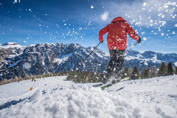 Sciare in libertà sulle piste della ski area Campiglio Dolomiti di Brenta Val di Sole Val Rendena | © Archivio APT Val di Sole - Ph Tommaso Prugnola