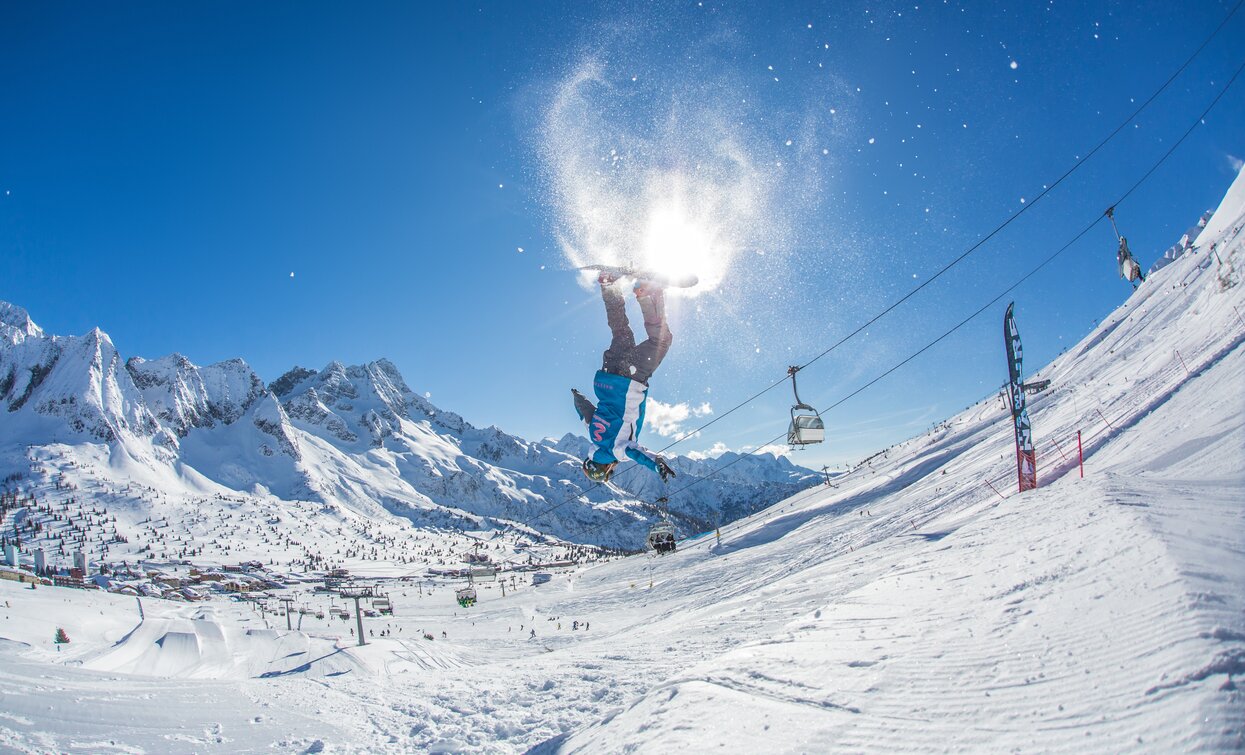 Snowboard nello snowpark Tonale nella skiarea Pontedilegno-Tonale | © Archivio APT Val di Sole - Ph Tommaso Prugnola