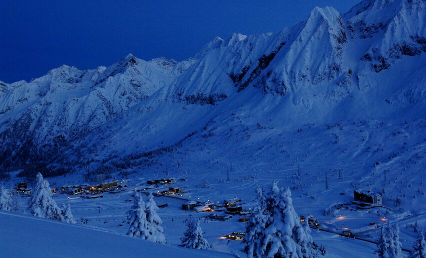 Panoramica notturna sulla skiarea Pontedilegno - Tonale | © Archivio Consorzio Pontedilegno-Tonale - Ph Veclani