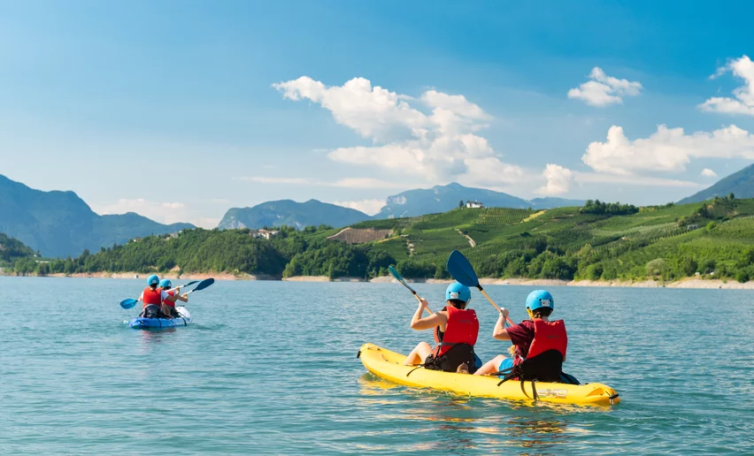 Kayak - lago di Santa Giustina  | © Archivio APT Val di Sole - Ph Paolo Crocetta 