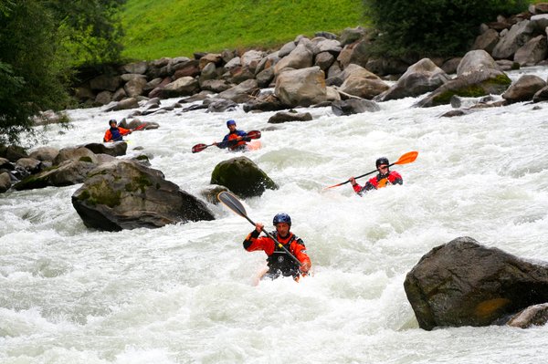 Kayak sul fiume Noce in Val di Sole | © Archivio Rafting Center Val di Sole