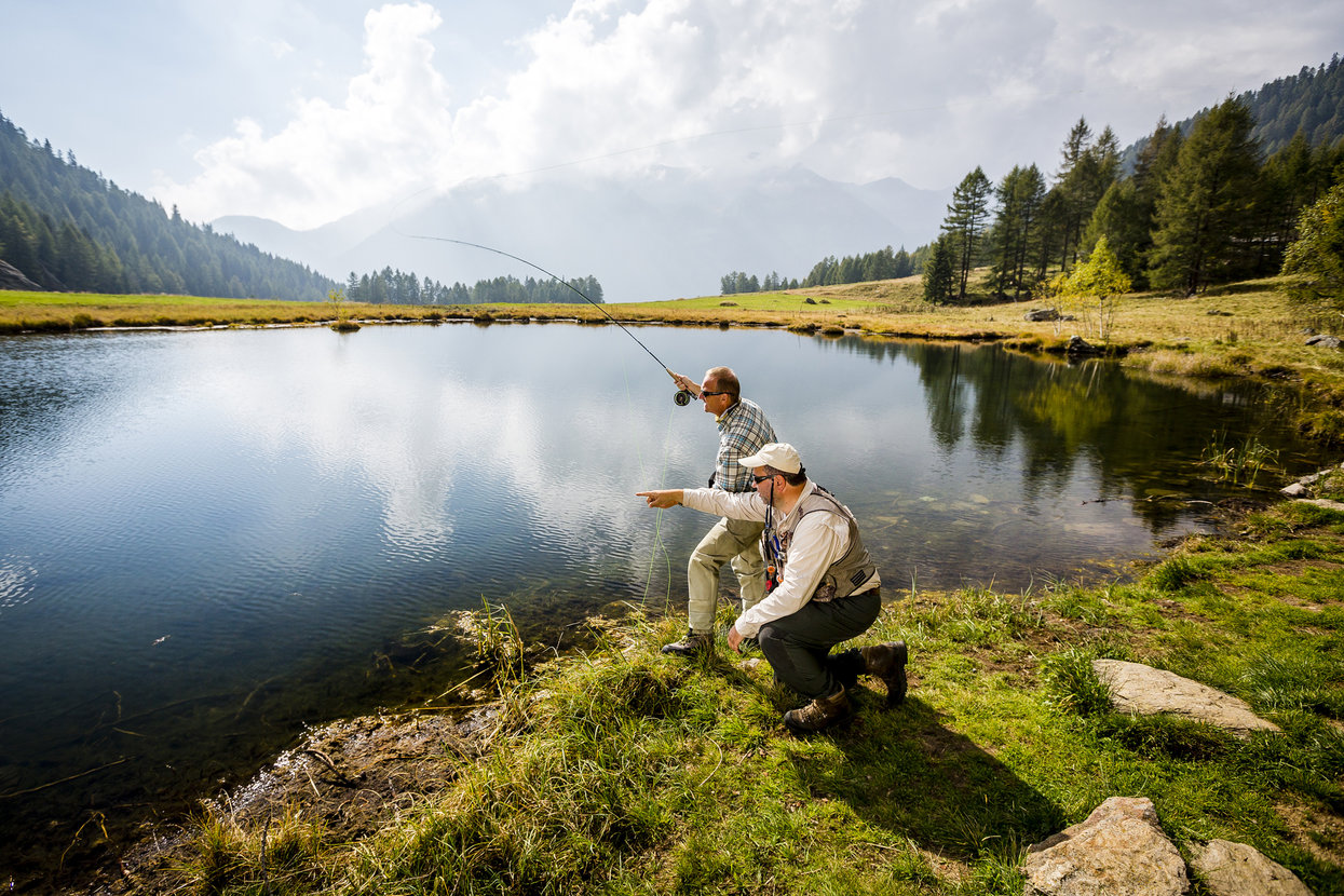 Pesca in Val di Sole al Lago Covel | © Archivio APT Val di Sole - Ph Roby Bragotto