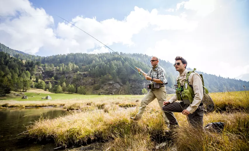 Pesca in Val di Sole al Lago Covel | © Archivio APT Val di Sole - Ph Roby Bragotto