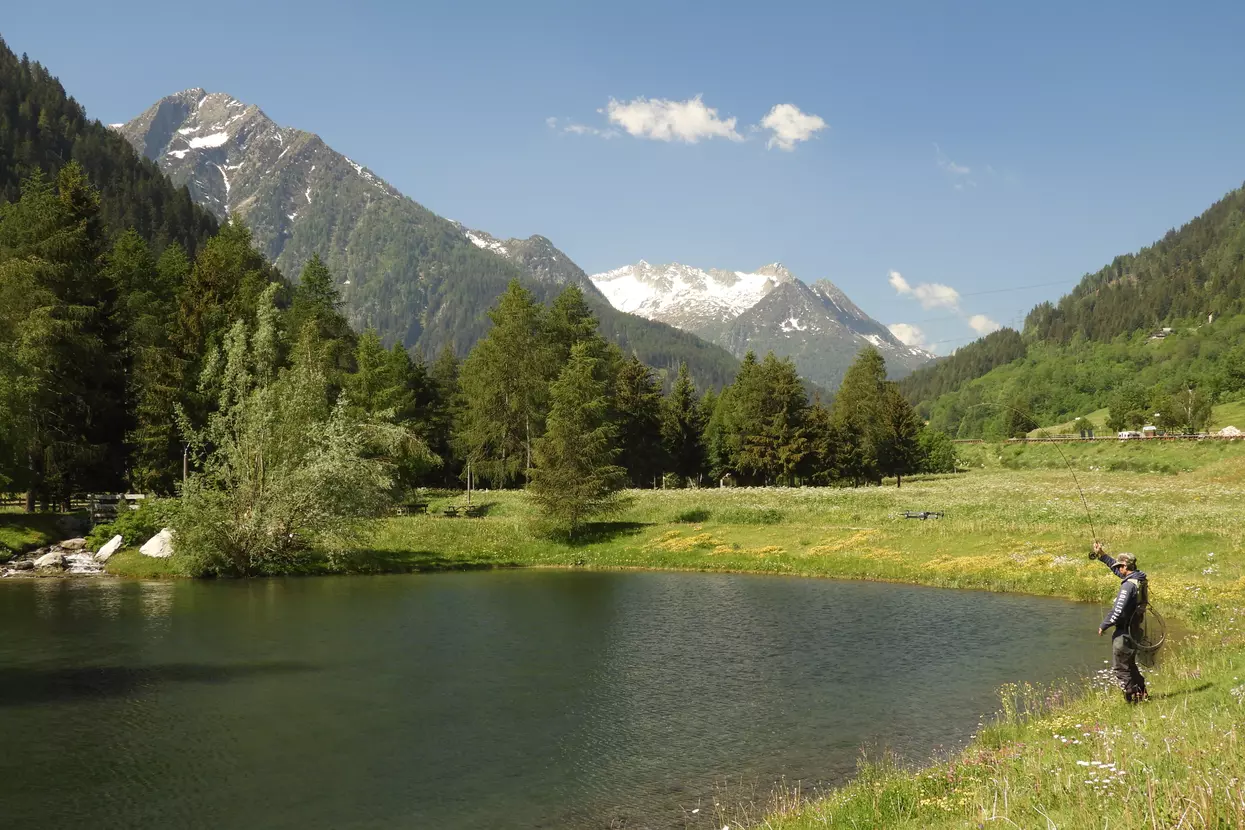 Pesca in Val di Sole ai Laghetti San Leonardo  | © Archivio APT Val di Sole
