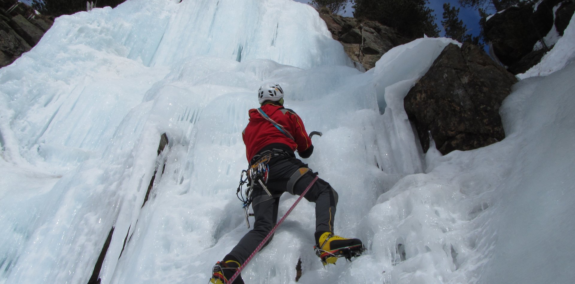Ice climbing su cascata di ghiaccio in Val di Sole | © Archivio APT Val di Sole - Ph Stefano Dalla Valle