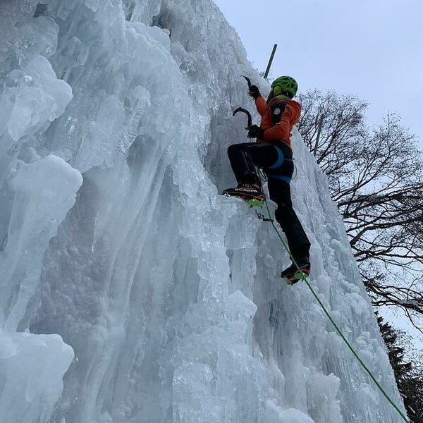 Ice climbing su parete in Val di Rabbi, località Ai Plani | © Archivio APT Val di Sole - Ph Guide Alpine Val di Sole