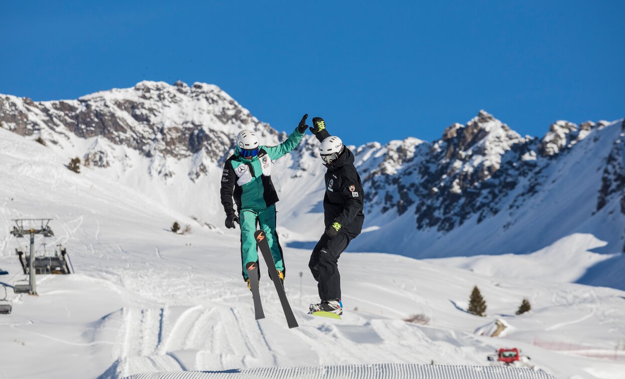 Freestyle nella ski area Pontedilegno Tonale | © Archivio Scuola italiana Sci Tonale Presena - Ph Mauro Mariotti 