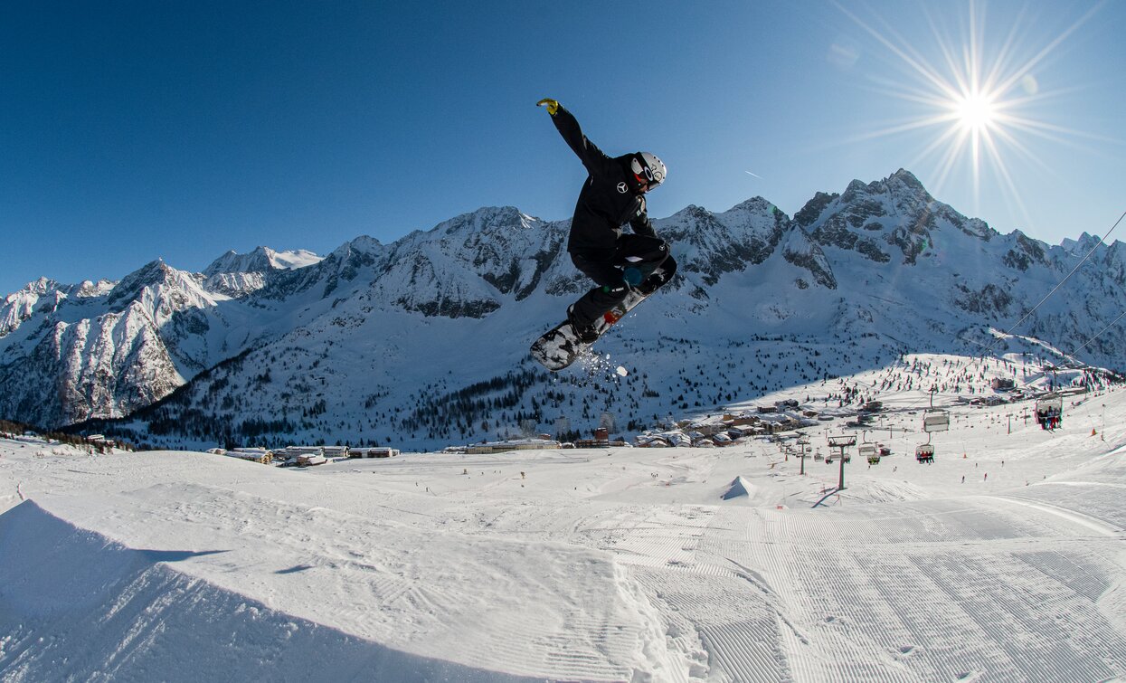Snowpark Tonale per gli amanti dello sci e dello snowboard acrobatico | © Archivio Scuola italiana Sci Tonale Presena - Ph Mauro Mariotti 