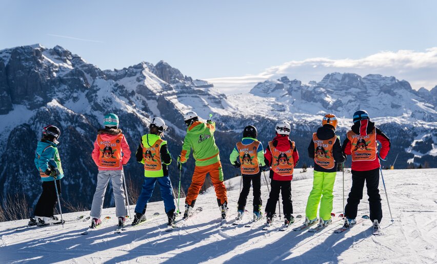 Maestro con allievi - Scuola Sci Aevolution | © Archivio APT Val di Sole - Ph Alice Russolo 