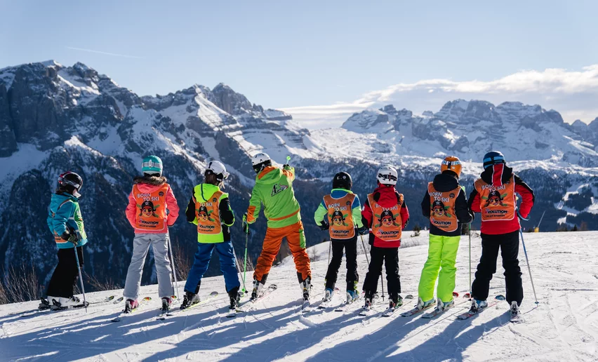 Maestro con allievi - Scuola Sci Aevolution | © Archivio APT Val di Sole - Ph Alice Russolo 
