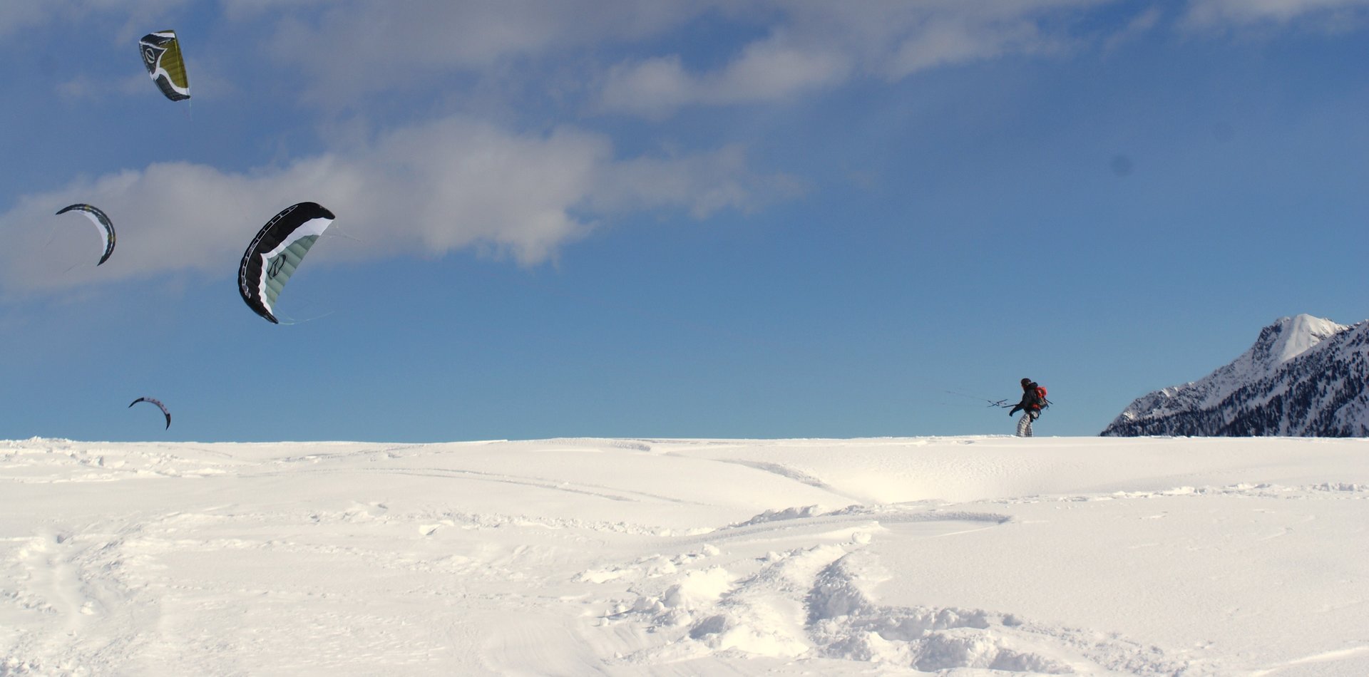 Snowkiting a Passo Tonale | © Archivio Scuola Snowkite Tonale - Ph Gabrielle Debetto