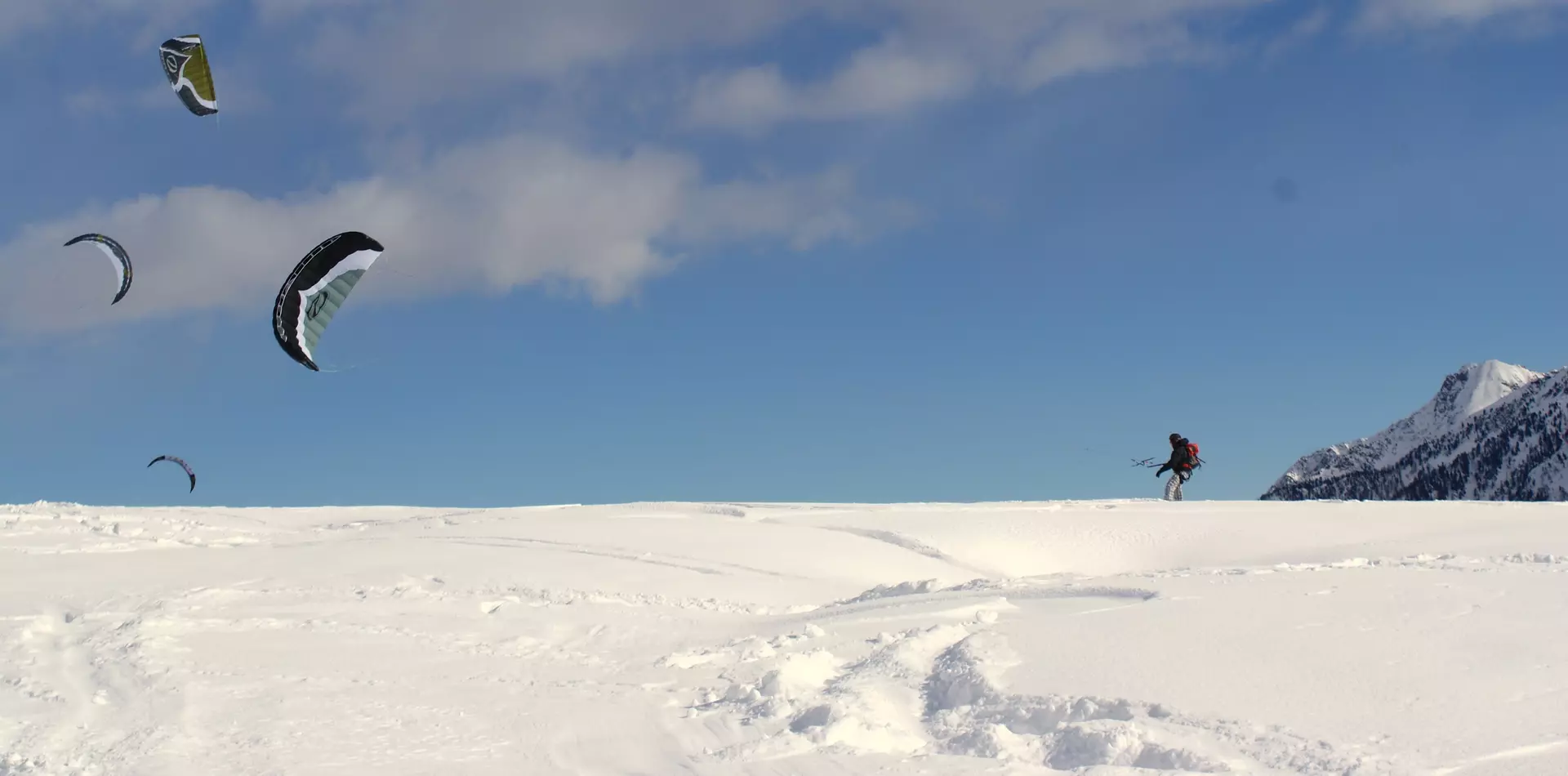 Snowkiting a Passo Tonale | © Archivio Scuola Snowkite Tonale - Ph Gabrielle Debetto