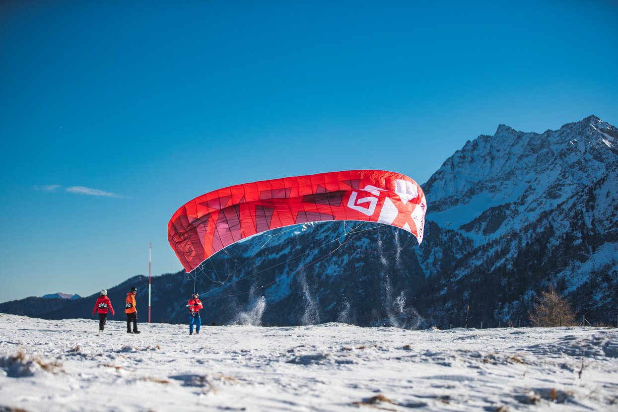 Snowkiting a Passo Tonale | © Archivio APT Val di Sole - Ph Federico Modica