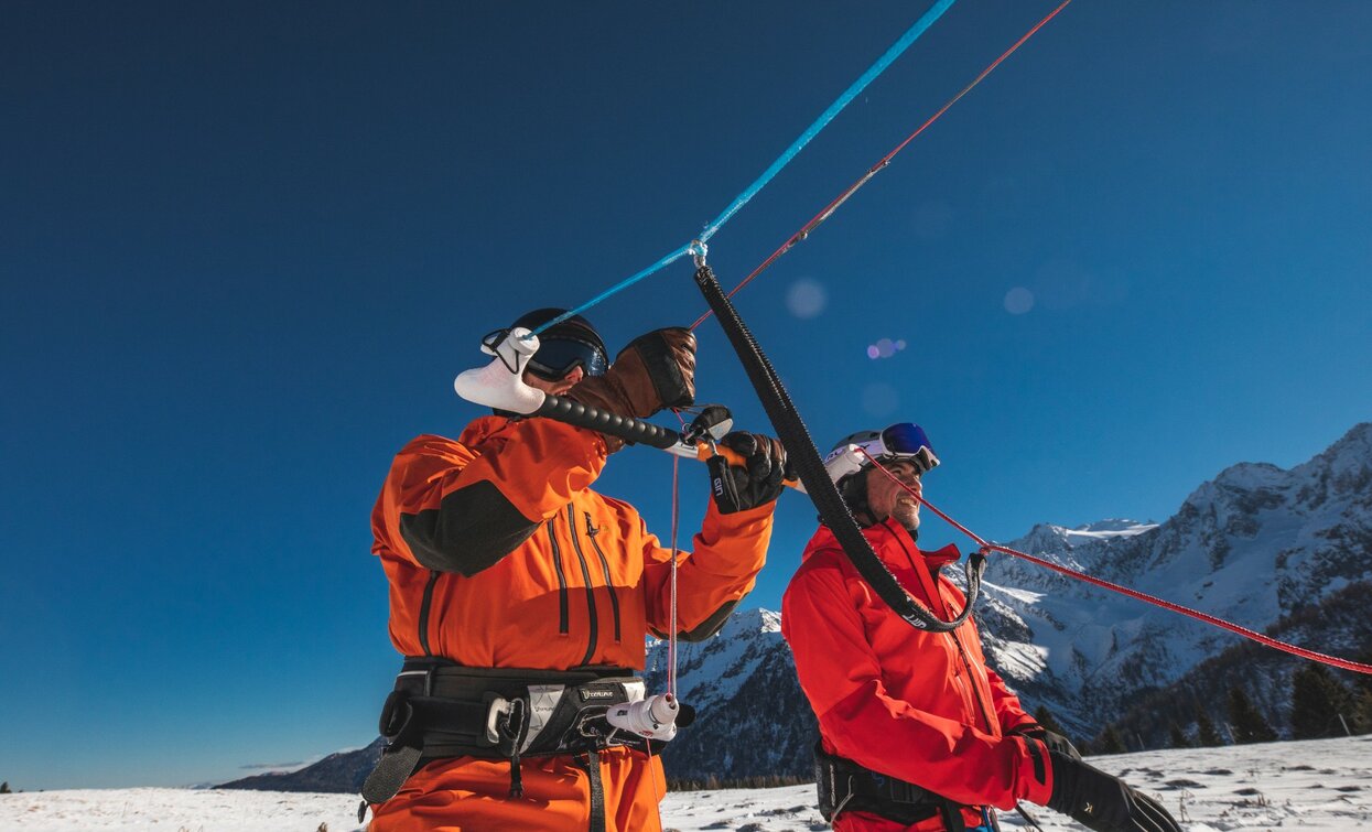 Lezione di snowkiting a Passo Tonale | © Archivio APT Val di Sole - Ph Federico Modica